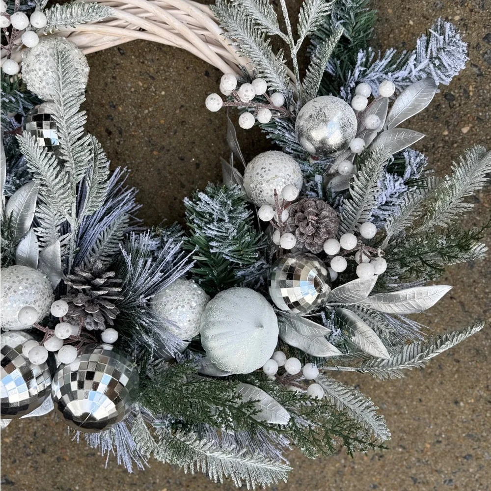 White & Silver Holiday Wreath